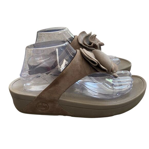 Fitflop Yoko Thong Sandals Sz 9 EU 41  Gray Floral Suede Wedge Beach Casual - Picture 2 of 9